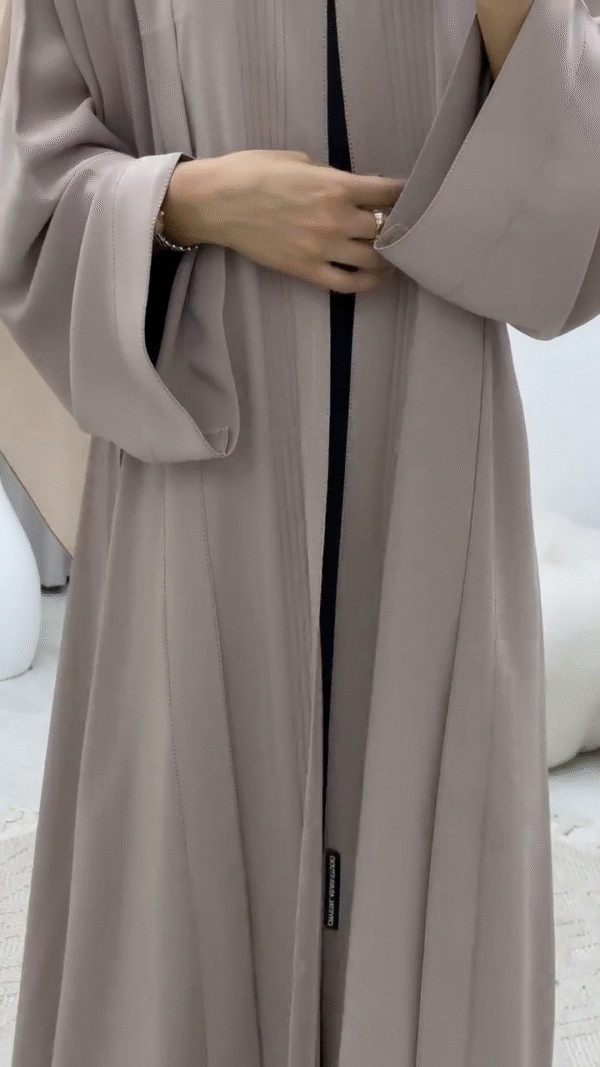 🌾 Desert Dune Pleated Abaya - Image 3