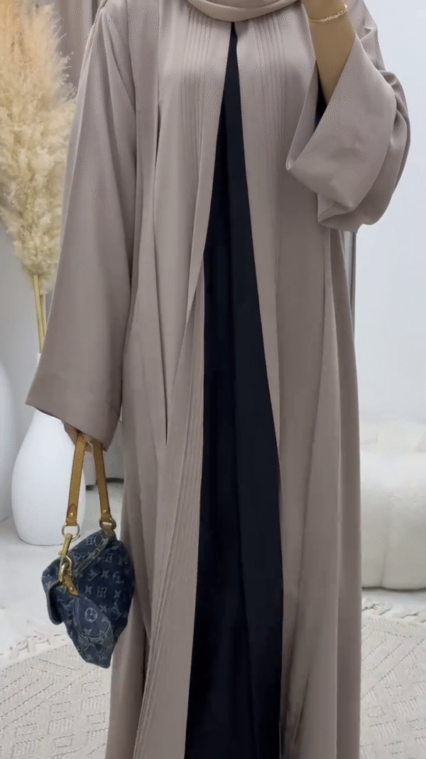 🌾 Desert Dune Pleated Abaya - Image 2