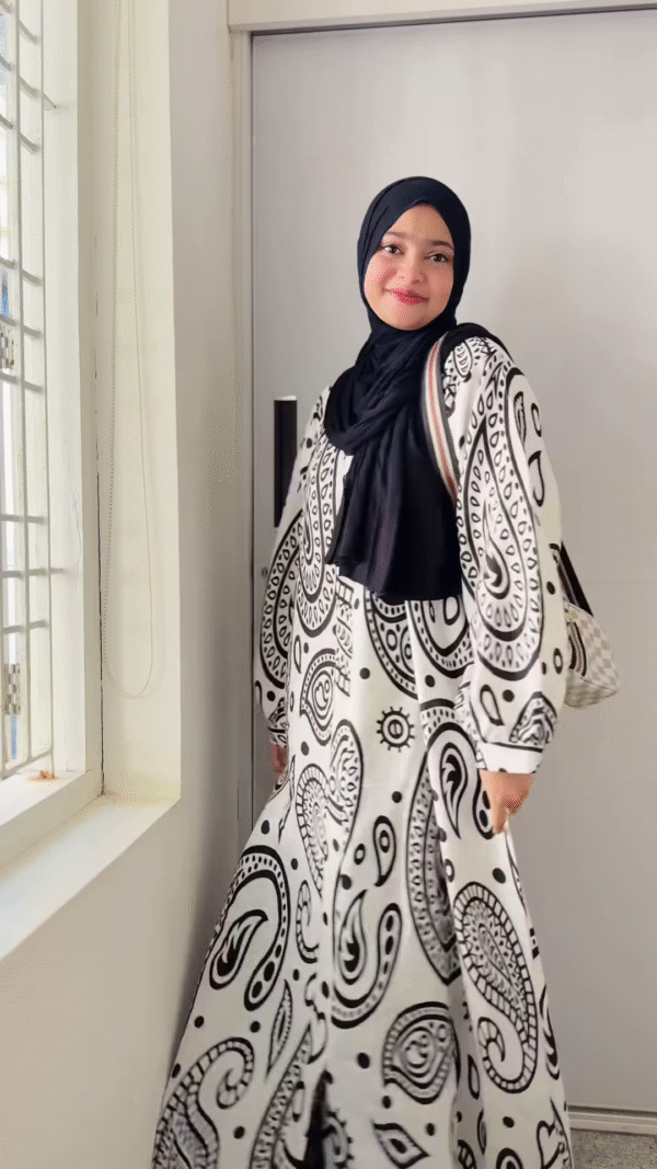 Soft Grace Pleated Abaya - Image 3