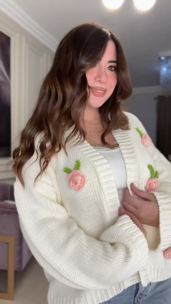 White Knit Cardigan with Pink Floral Appliqué 🌸🤍 – Button-Up Layer Styled with Gold Necklaces & Light Denim - Image 3