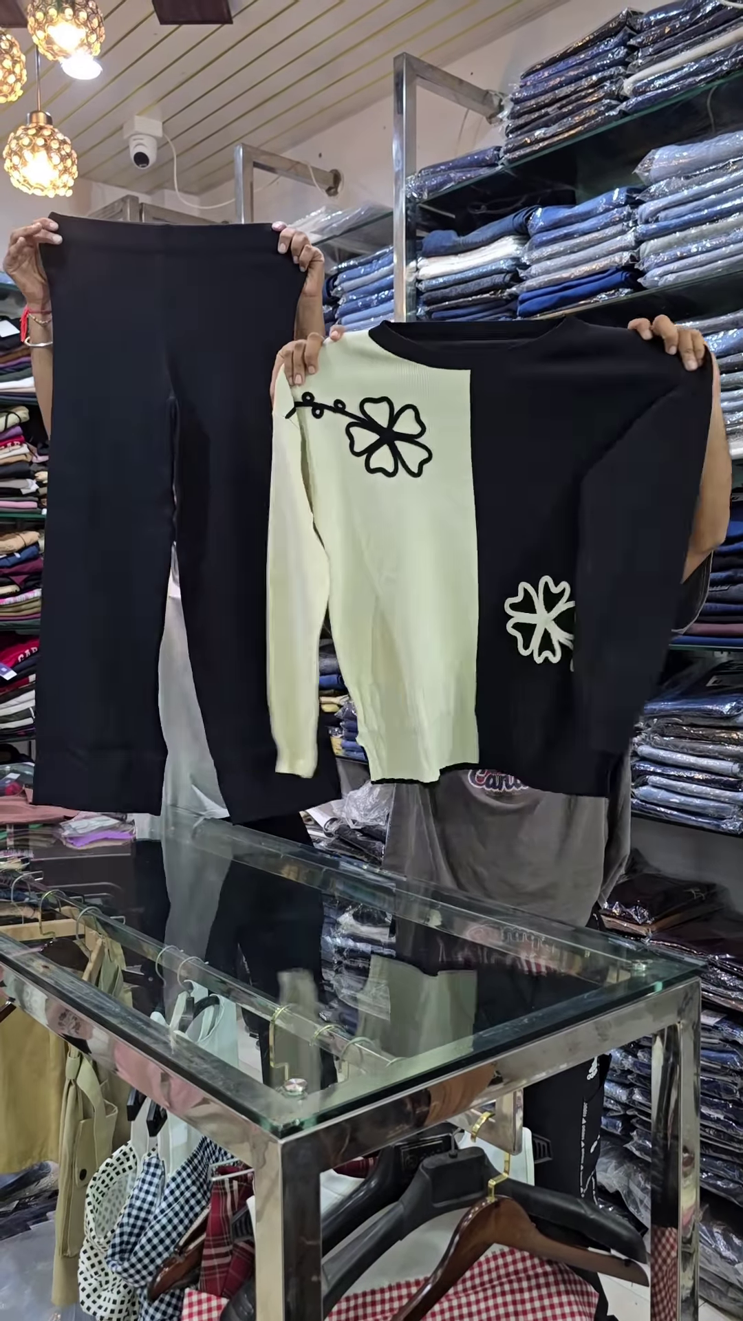 π Cozy Chic Floral Co-Ord Set β Brown & Black Elegance πΈβ¨ - Image 2